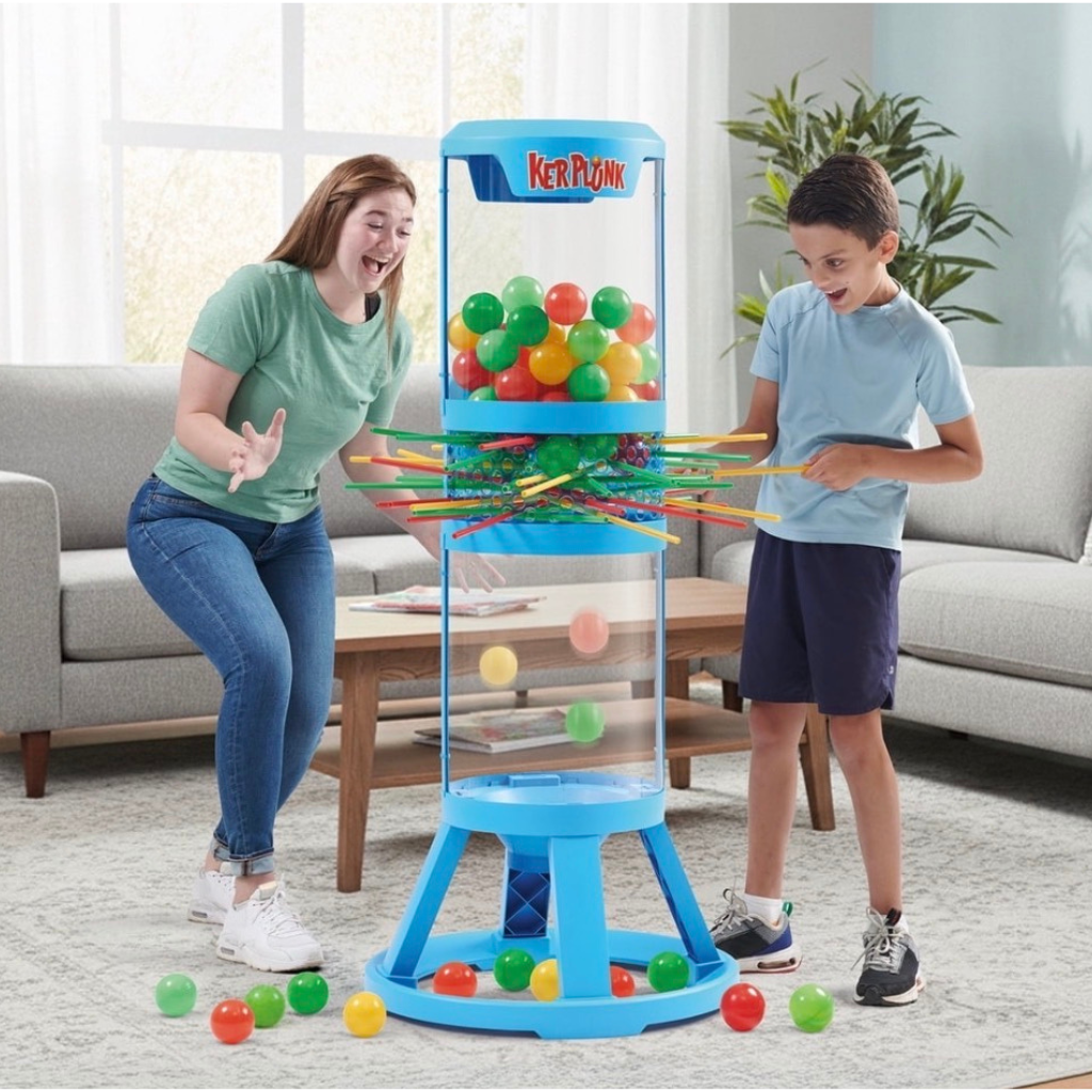 kids playing giant kerplunk